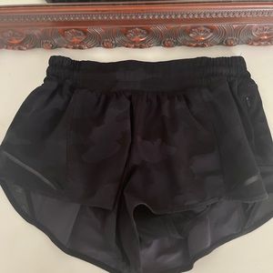 black camo hotty hot lululemon shorts size 6